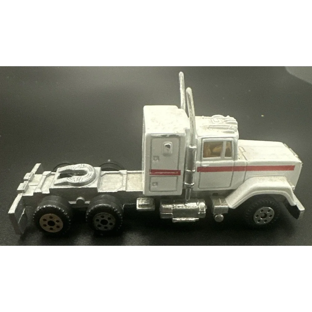 Road Champs 1982 Super-Liner Mack Semi Truck Exxon Happy Motoring Fuel Tanker